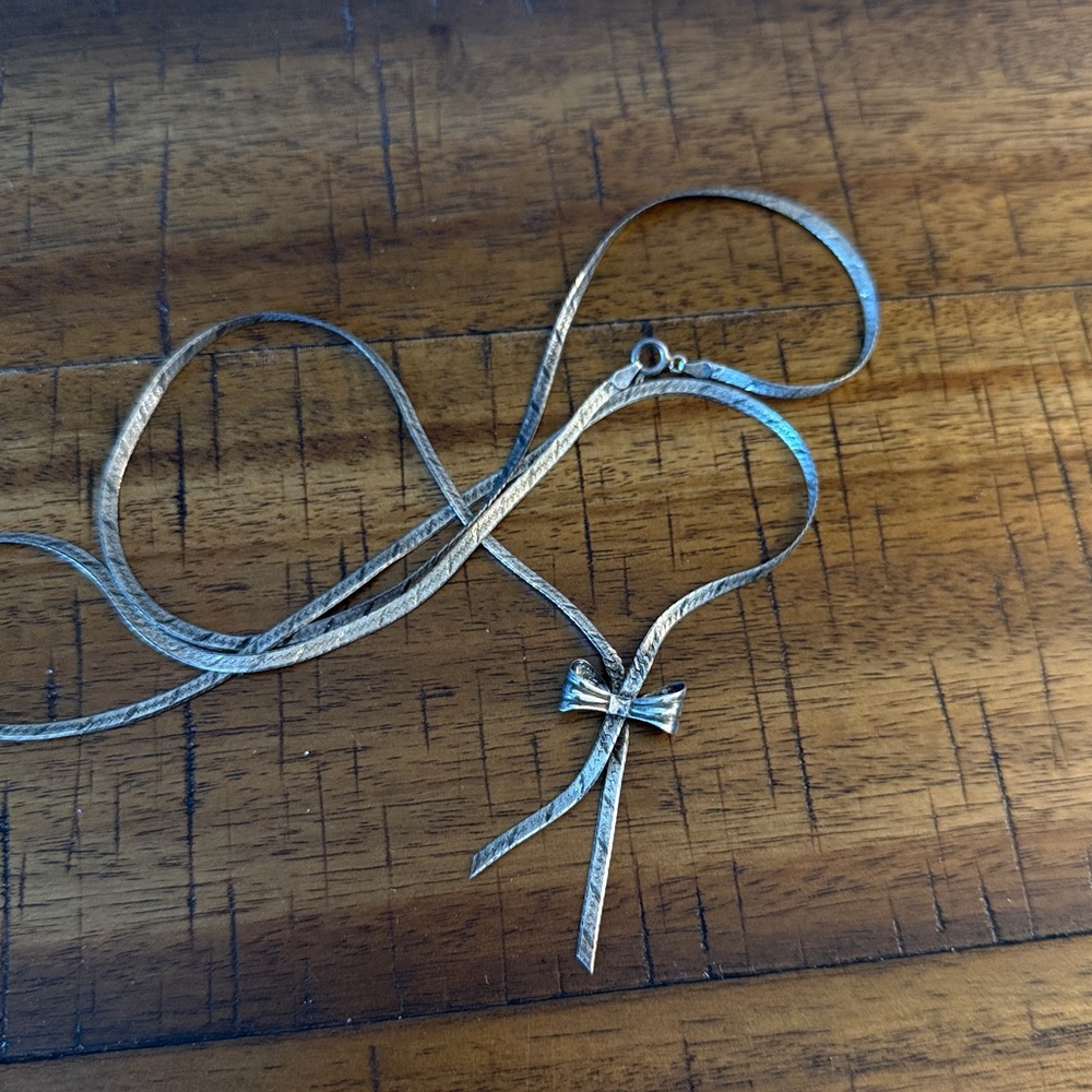 Elegant Sterling Italian Silver plated Herringbone/Bow Necklace